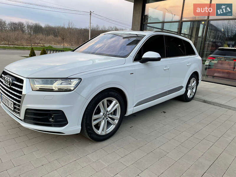 Позашляховик / Кросовер Audi Q7 2015 в Ужгороді
