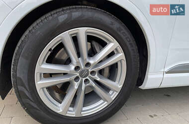 Позашляховик / Кросовер Audi Q7 2015 в Ужгороді