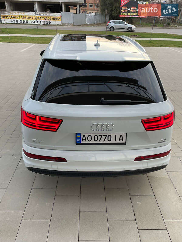 Позашляховик / Кросовер Audi Q7 2015 в Ужгороді