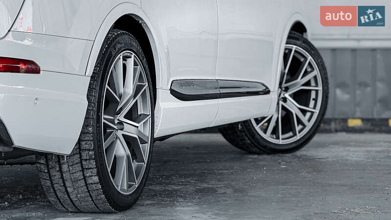 Внедорожник / Кроссовер Audi Q7 2019 в Ровно