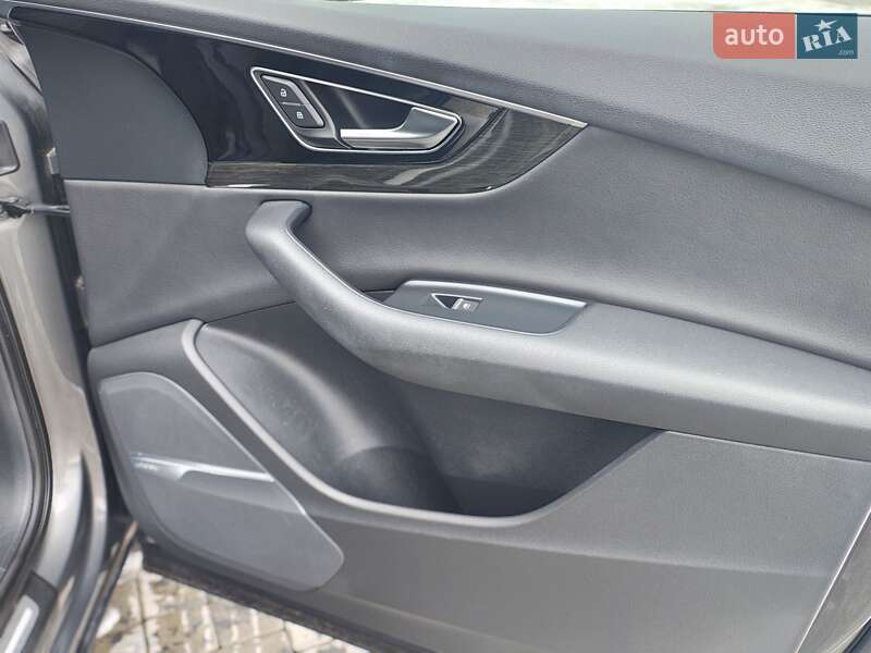 Внедорожник / Кроссовер Audi Q7 2017 в Ровно
