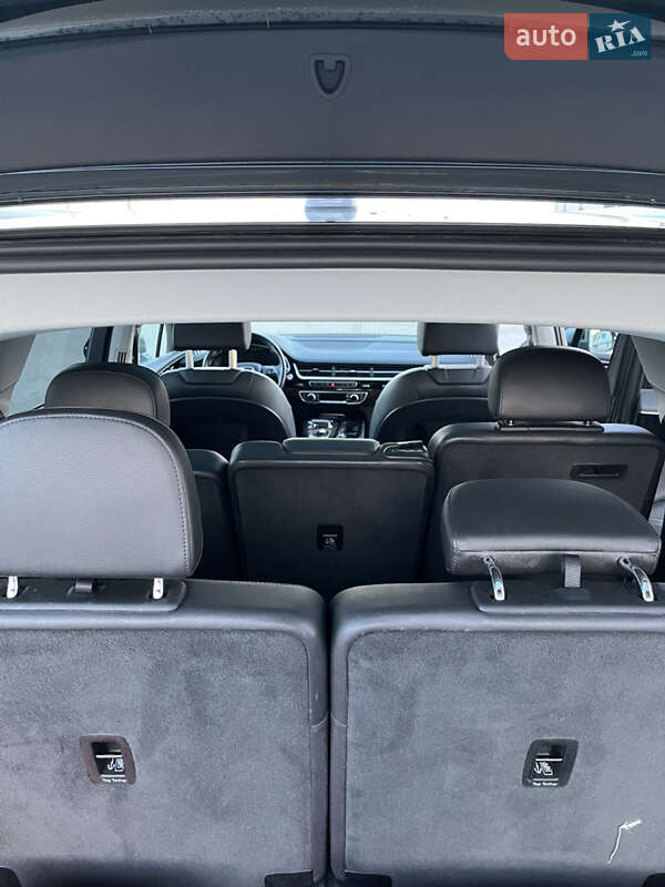 Позашляховик / Кросовер Audi Q7 2016 в Хусті
