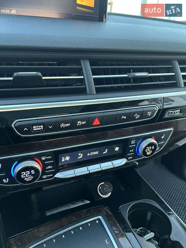 Позашляховик / Кросовер Audi Q7 2016 в Хусті