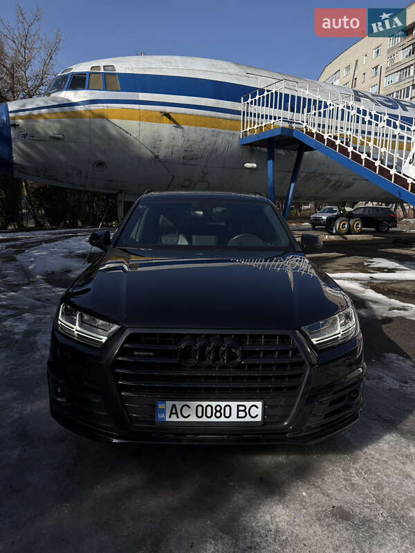 Позашляховик / Кросовер Audi Q7 2018 в Луцьку