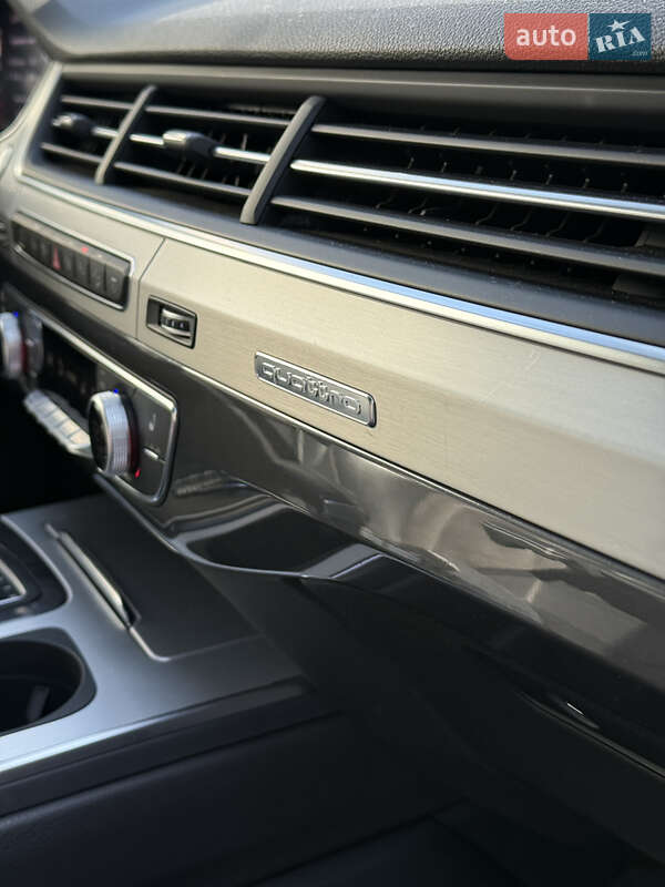 Позашляховик / Кросовер Audi Q7 2018 в Луцьку