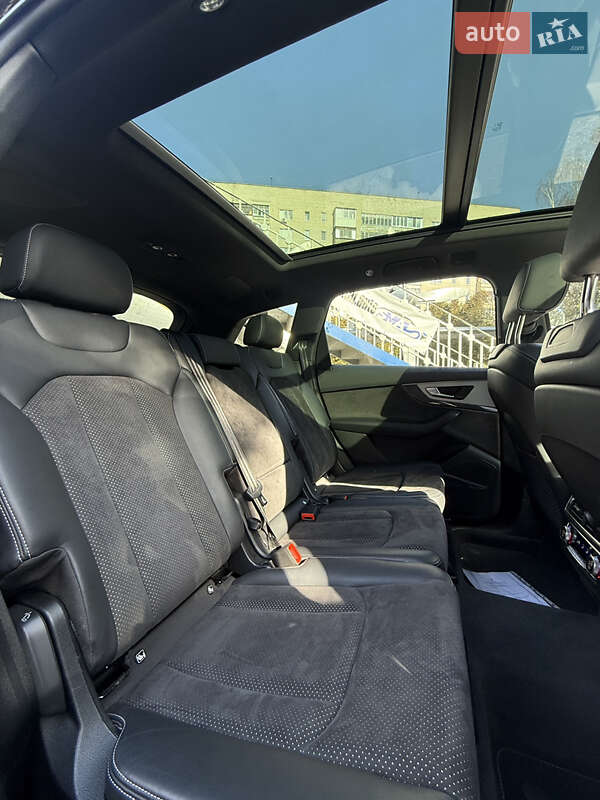 Позашляховик / Кросовер Audi Q7 2018 в Луцьку