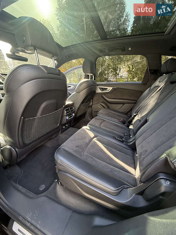 Позашляховик / Кросовер Audi Q7 2018 в Луцьку