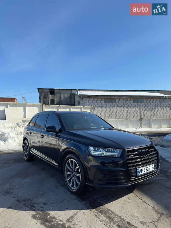 Внедорожник / Кроссовер Audi Q7 2017 в Житомире