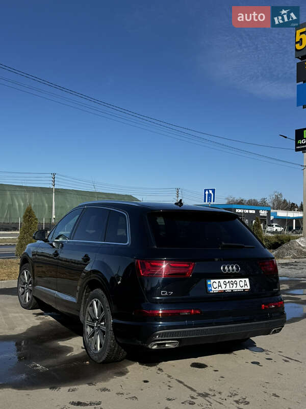 Позашляховик / Кросовер Audi Q7 2016 в Умані