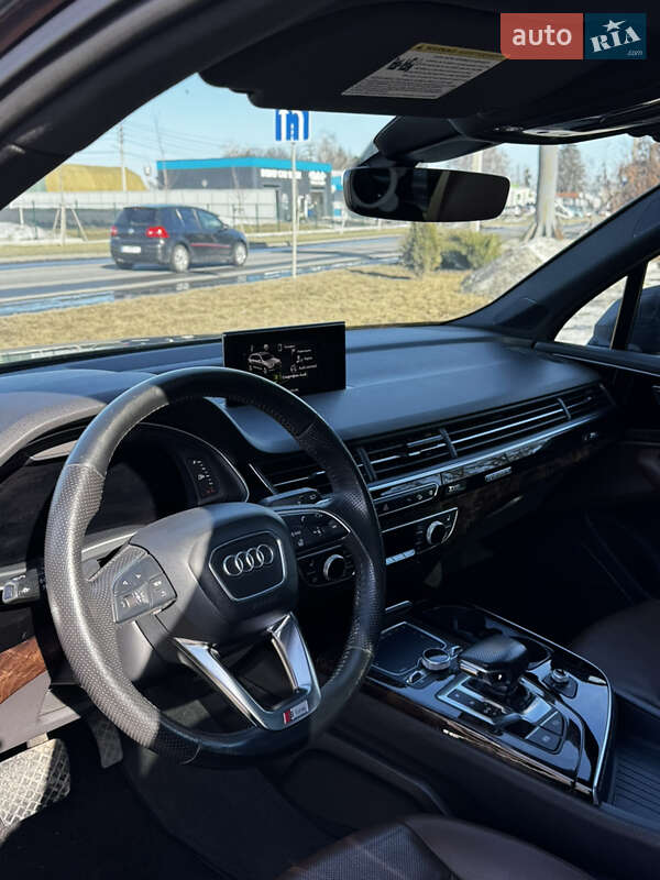 Позашляховик / Кросовер Audi Q7 2016 в Умані