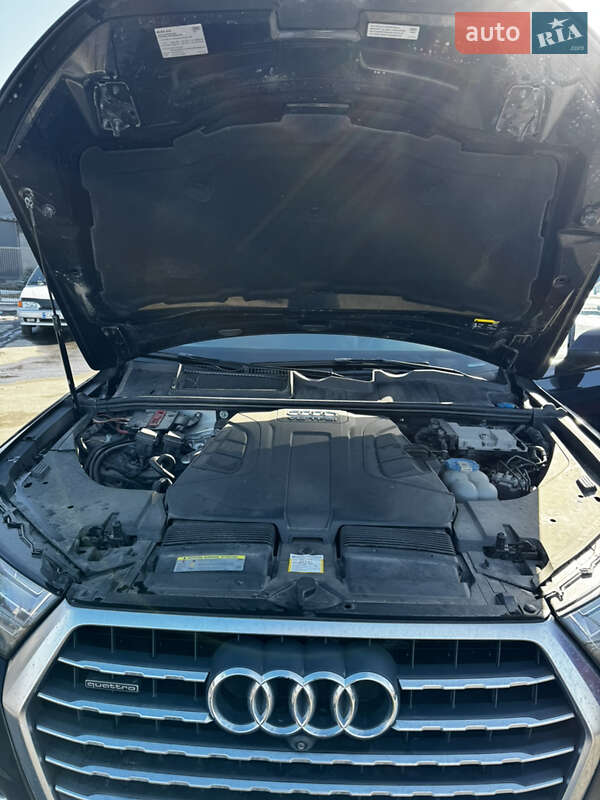 Позашляховик / Кросовер Audi Q7 2016 в Умані