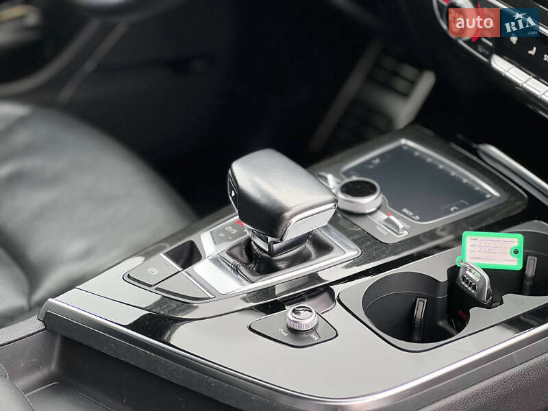 Позашляховик / Кросовер Audi Q7 2017 в Києві