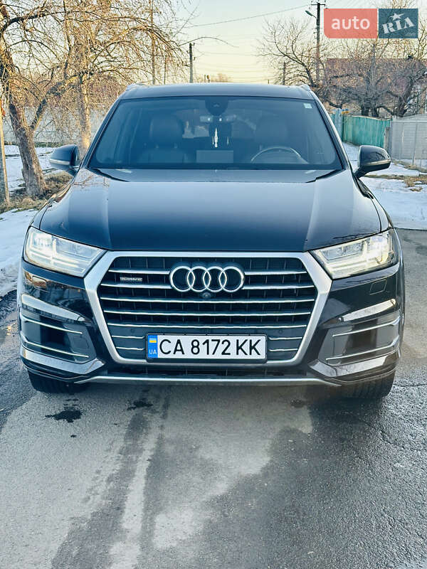 Позашляховик / Кросовер Audi Q7 2016 в Городищеві