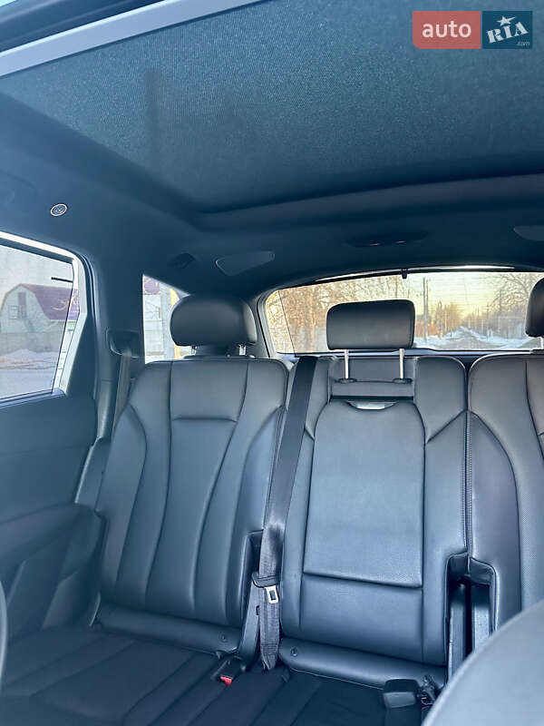 Позашляховик / Кросовер Audi Q7 2016 в Городищеві