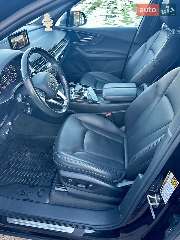Позашляховик / Кросовер Audi Q7 2016 в Городищеві