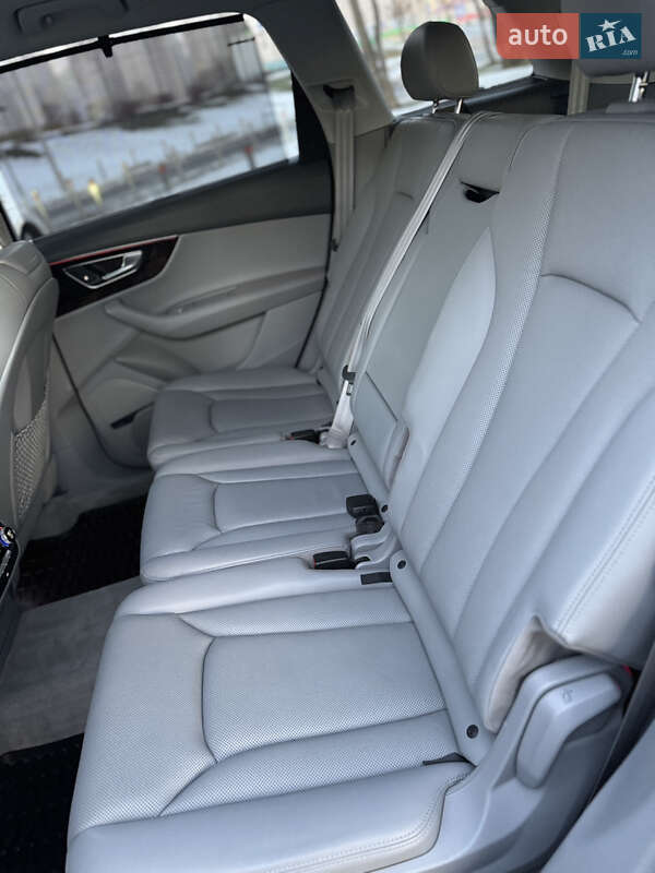 Позашляховик / Кросовер Audi Q7 2017 в Києві фото 37 Позашляховик / Кросовер Audi Q7 2017 в Києві