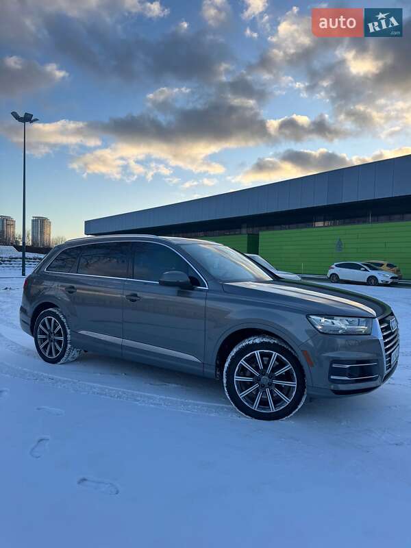 Позашляховик / Кросовер Audi Q7 2017 в Києві