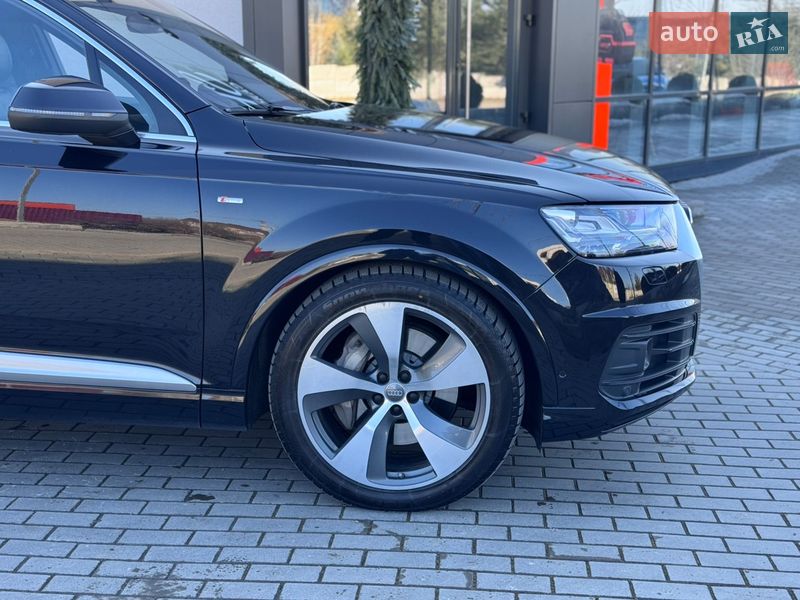 Внедорожник / Кроссовер Audi Q7 2017 в Ровно