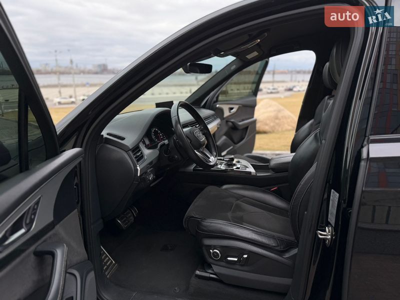 Внедорожник / Кроссовер Audi Q7 2017 в Днепре