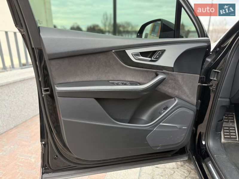 Внедорожник / Кроссовер Audi Q7 2017 в Днепре