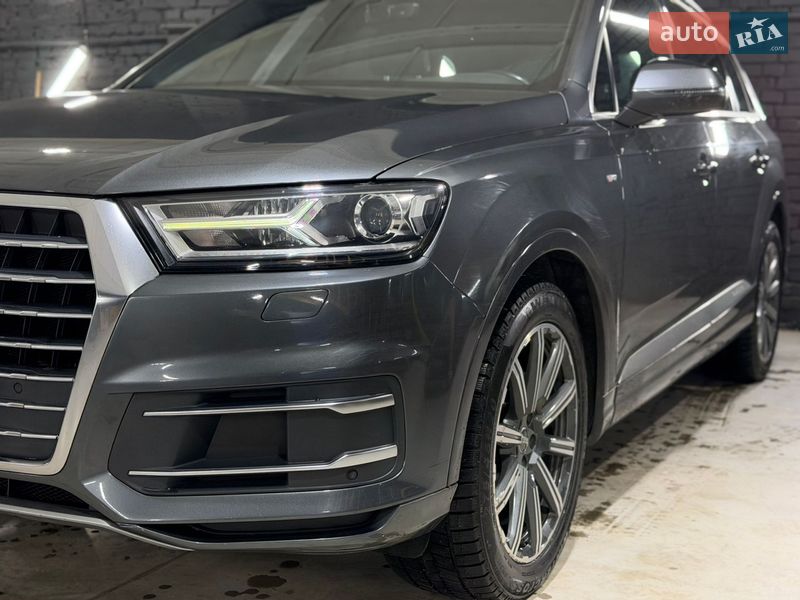 Внедорожник / Кроссовер Audi Q7 2015 в Киеве