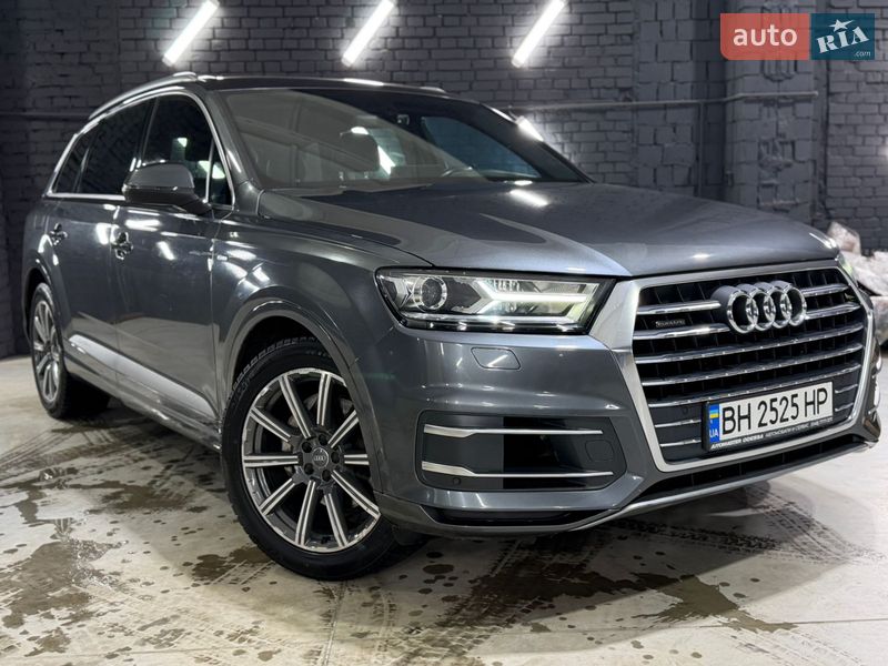 Внедорожник / Кроссовер Audi Q7 2015 в Киеве