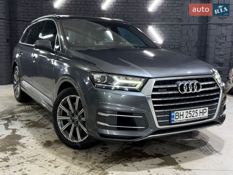 Внедорожник / Кроссовер Audi Q7 2015 в Киеве