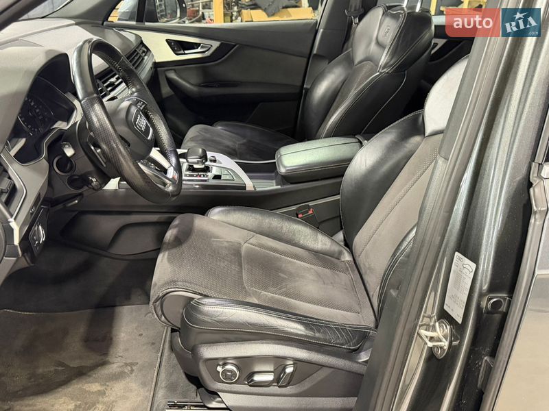 Внедорожник / Кроссовер Audi Q7 2015 в Киеве