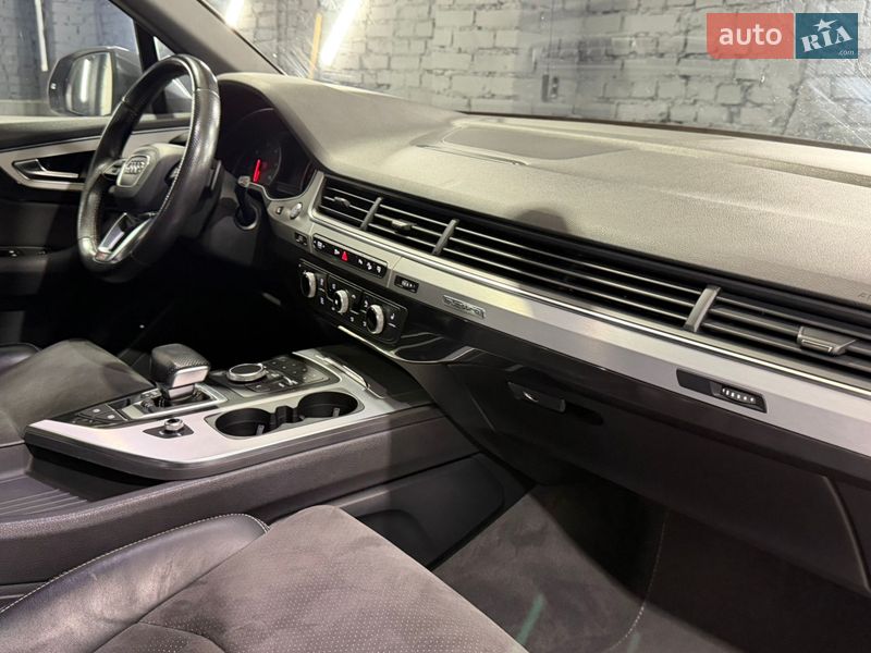 Внедорожник / Кроссовер Audi Q7 2015 в Киеве