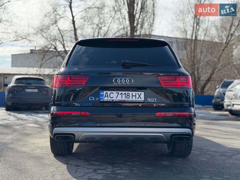 Внедорожник / Кроссовер Audi Q7 2016 в Киеве