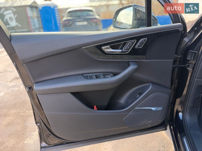 Внедорожник / Кроссовер Audi Q7 2016 в Киеве