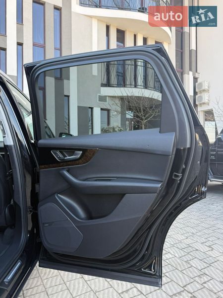 Позашляховик / Кросовер Audi Q7 2018 в Стрию