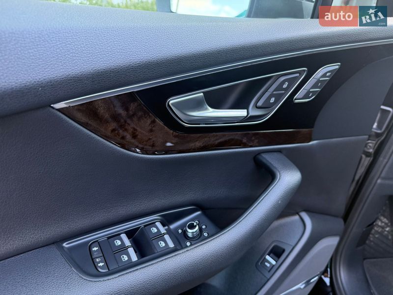 Позашляховик / Кросовер Audi Q7 2018 в Стрию