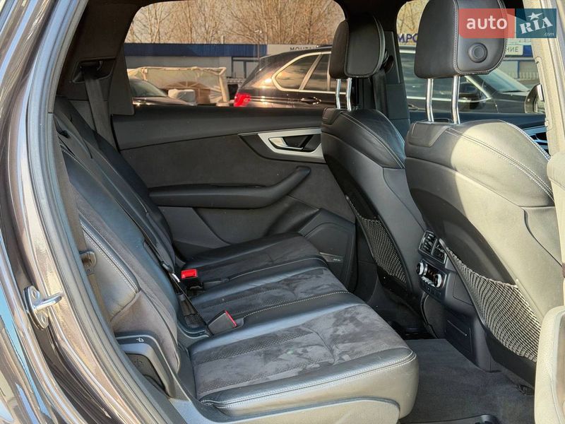 Внедорожник / Кроссовер Audi Q7 2016 в Киеве