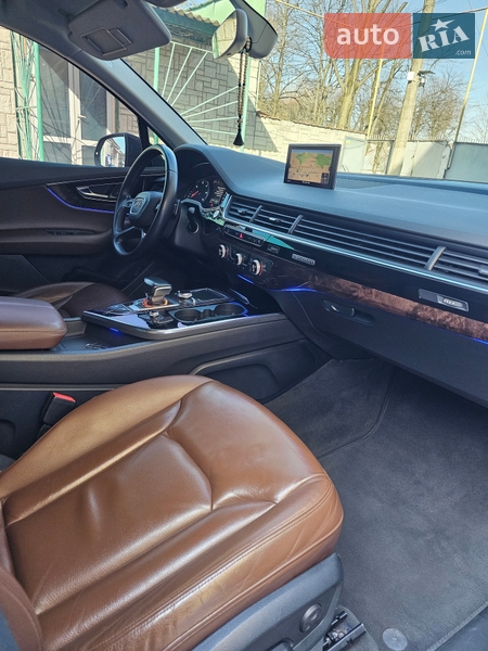 Внедорожник / Кроссовер Audi Q7 2015 в Мукачево