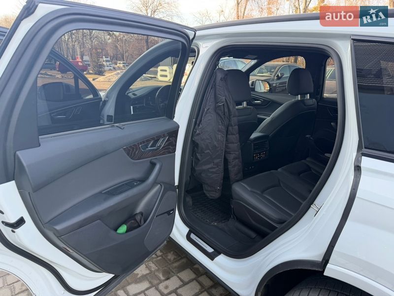 Позашляховик / Кросовер Audi Q7 2020 в Львові