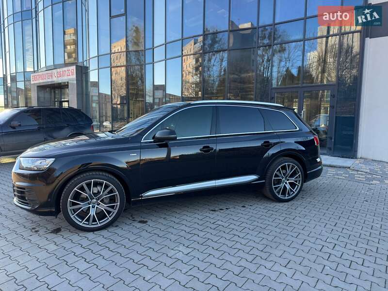 Внедорожник / Кроссовер Audi Q7 2016 в Ровно