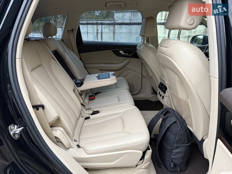 Позашляховик / Кросовер Audi Q7 2015 в Рівному