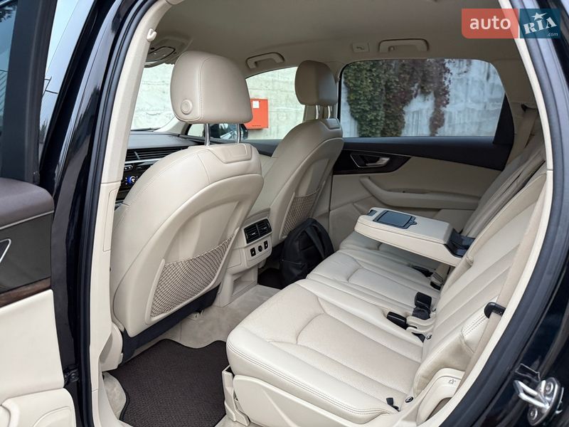 Позашляховик / Кросовер Audi Q7 2015 в Рівному