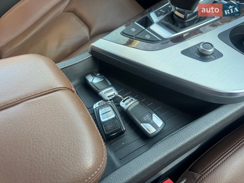 Позашляховик / Кросовер Audi Q7 2015 в Тернополі