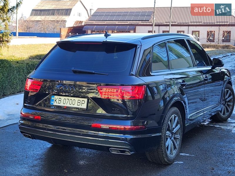 Позашляховик / Кросовер Audi Q7 2017 в Тульчині
