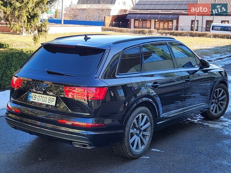 Позашляховик / Кросовер Audi Q7 2017 в Тульчині