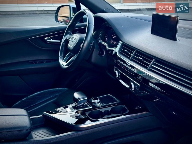 Позашляховик / Кросовер Audi Q7 2017 в Києві