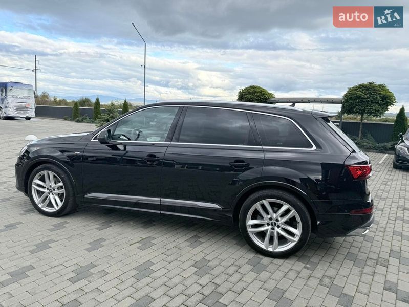 Позашляховик / Кросовер Audi Q7 2020 в Хусті