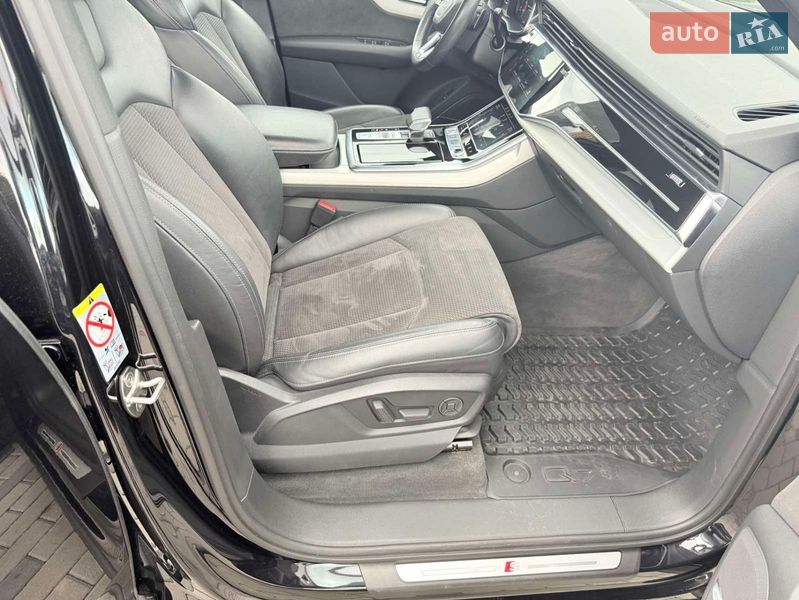 Позашляховик / Кросовер Audi Q7 2020 в Хусті