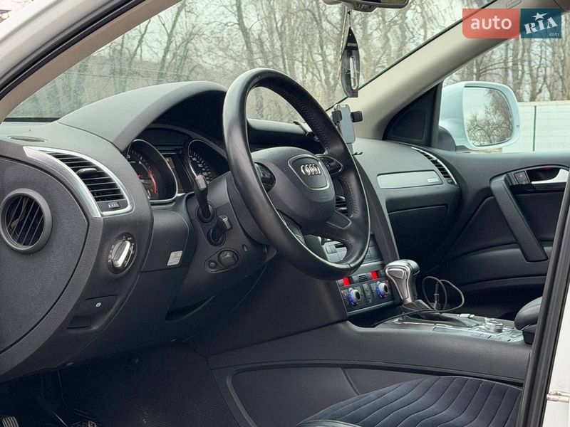 Позашляховик / Кросовер Audi Q7 2015 в Запоріжжі