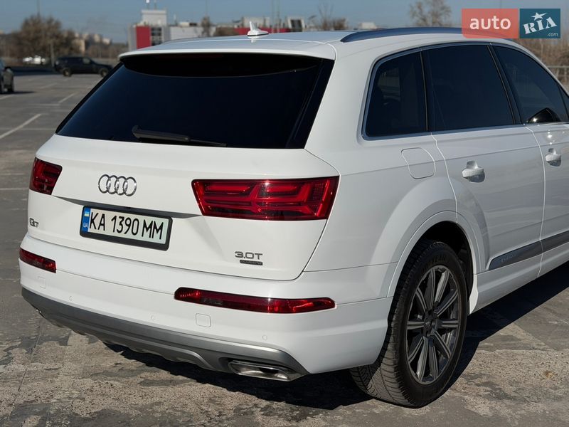 Позашляховик / Кросовер Audi Q7 2016 в Києві
