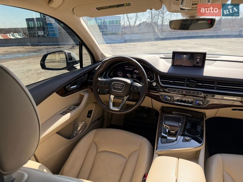 Позашляховик / Кросовер Audi Q7 2016 в Києві