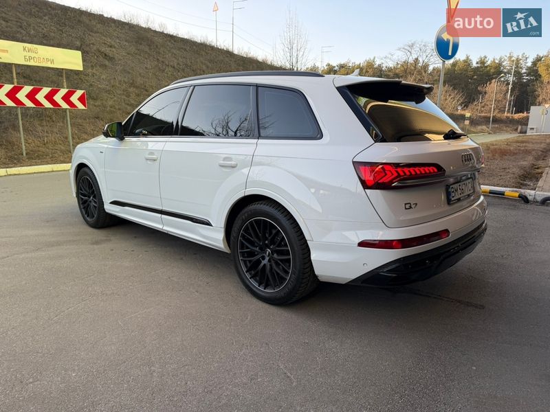 Внедорожник / Кроссовер Audi Q7 2020 в Киеве