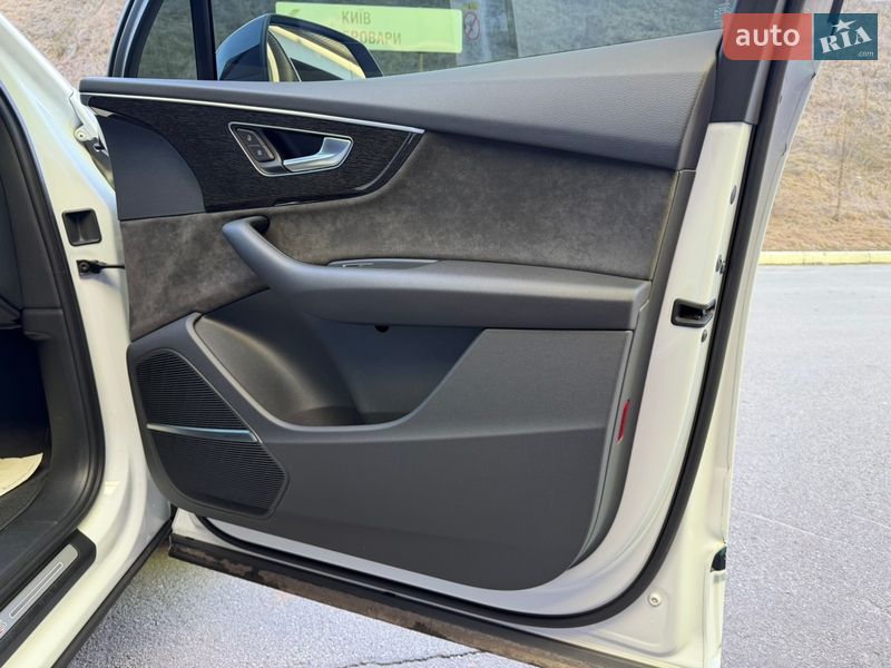 Внедорожник / Кроссовер Audi Q7 2020 в Киеве